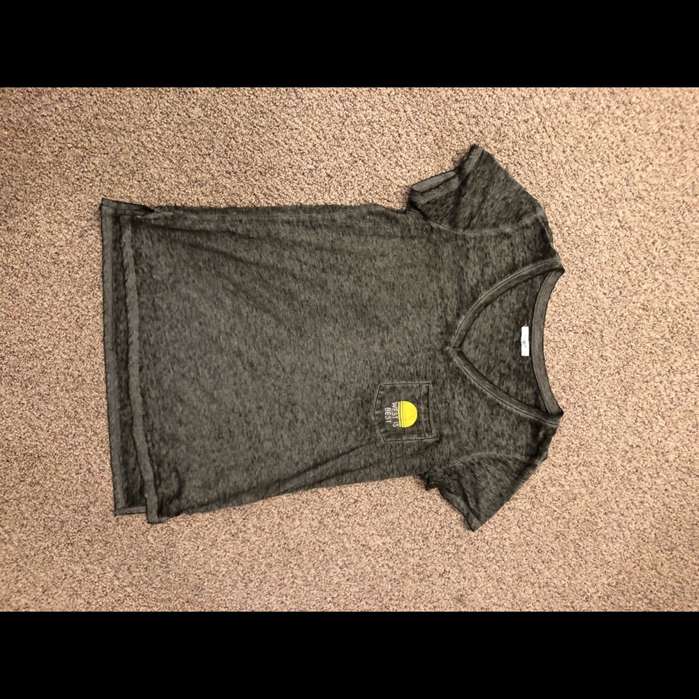 V-neck tshirt with pocket